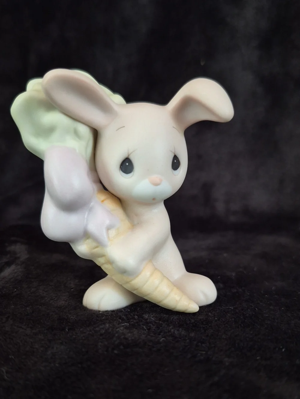 Vintage 1982 Enesco Precious Moments Bunny Rabbit with Carrot (E-9267C)